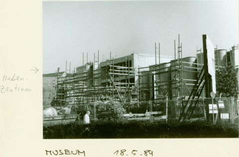 Stadtmuseum (heute Museum Ratingen), Fotoaufnahme während der Errichtung des Medienzentrums, 1989, Foto: Foto: Stadtarchiv Ratingen  